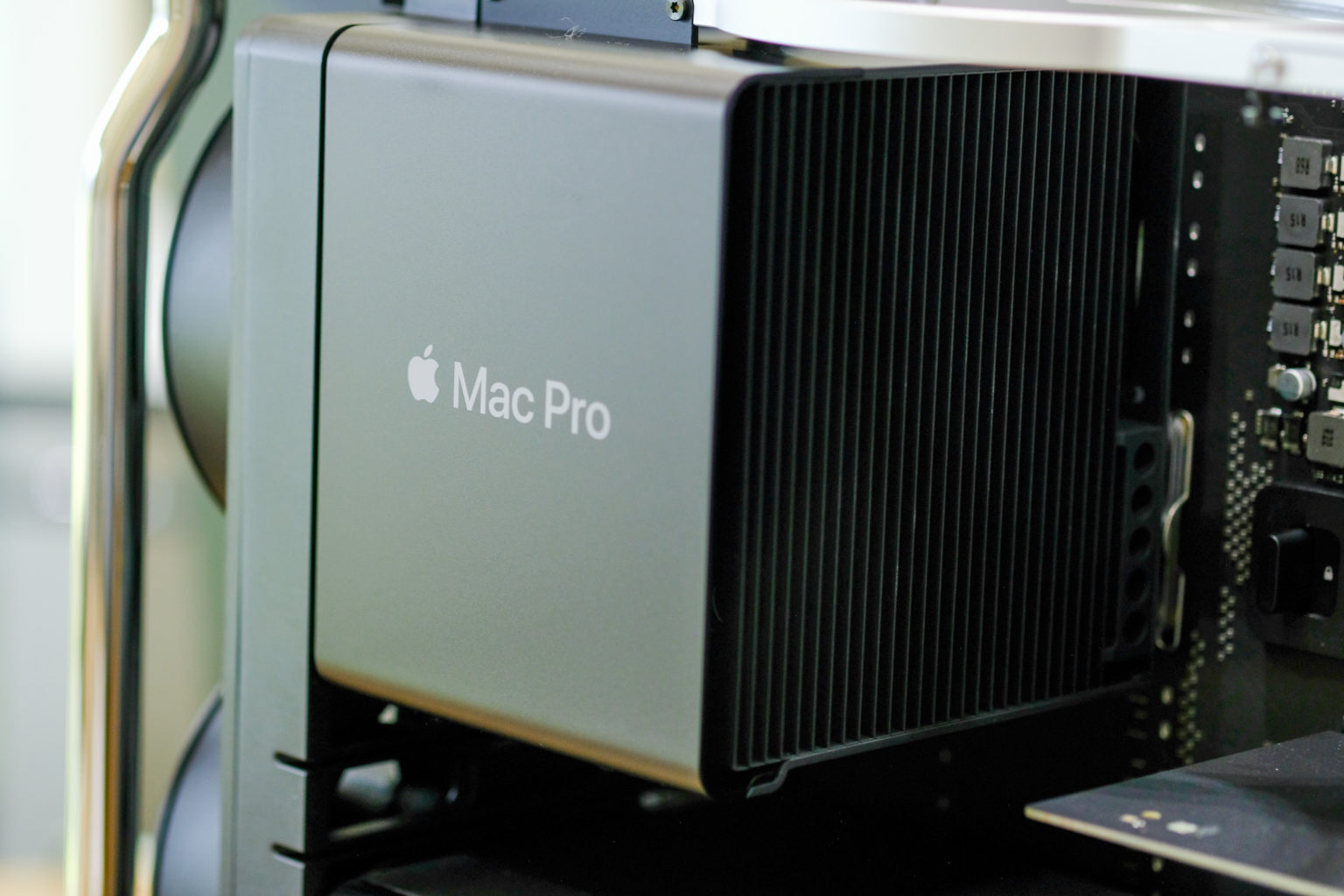 Mac Pro Tower with Resolume Arena 5