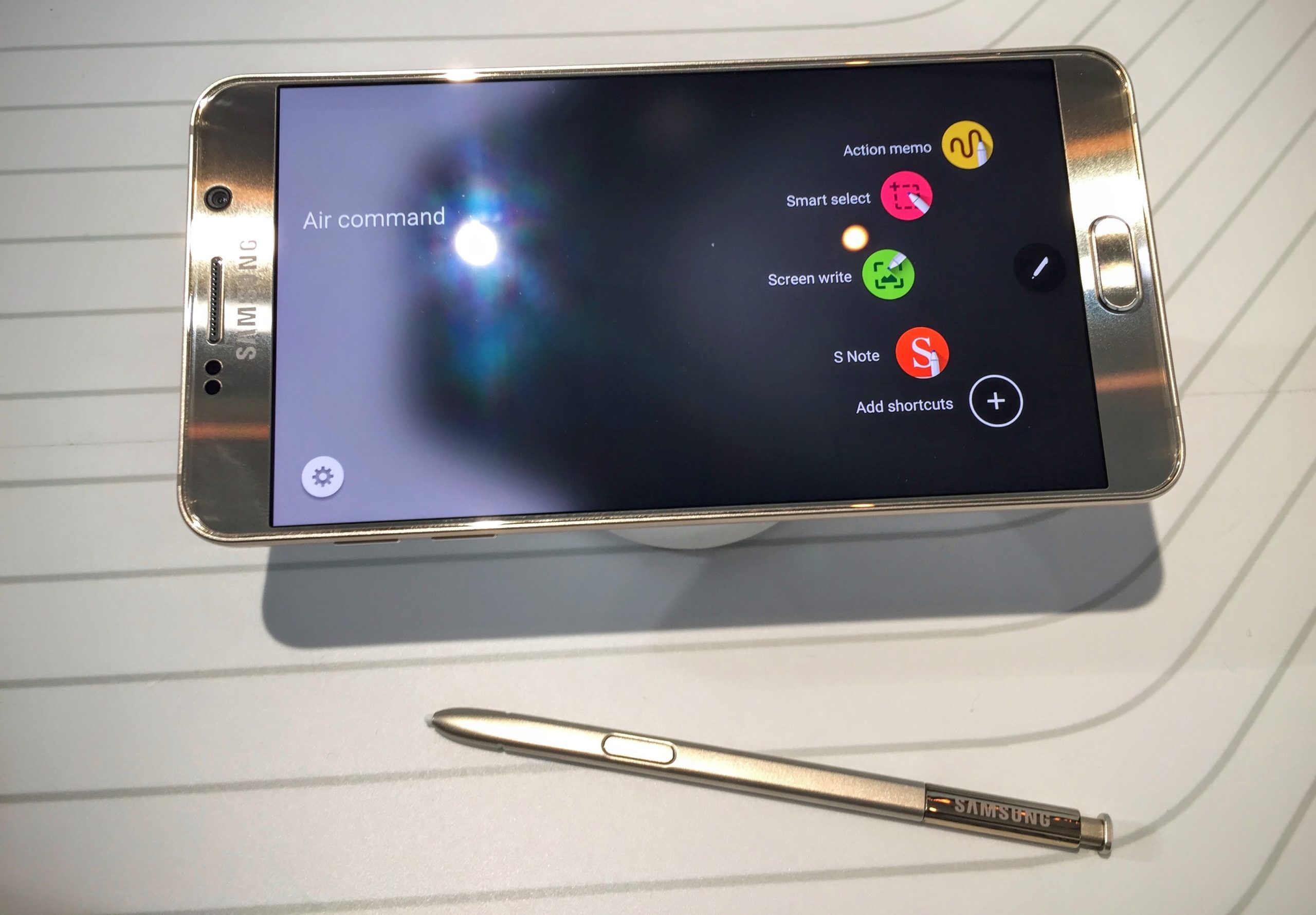 The S Pen clicks into and out of the body of the Note 5 with a press
