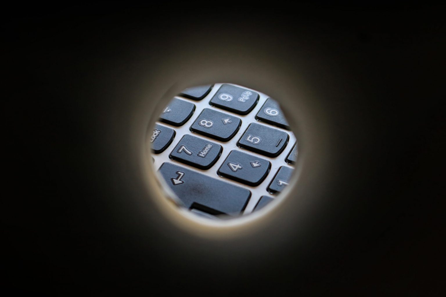 Keyboard peephole Header