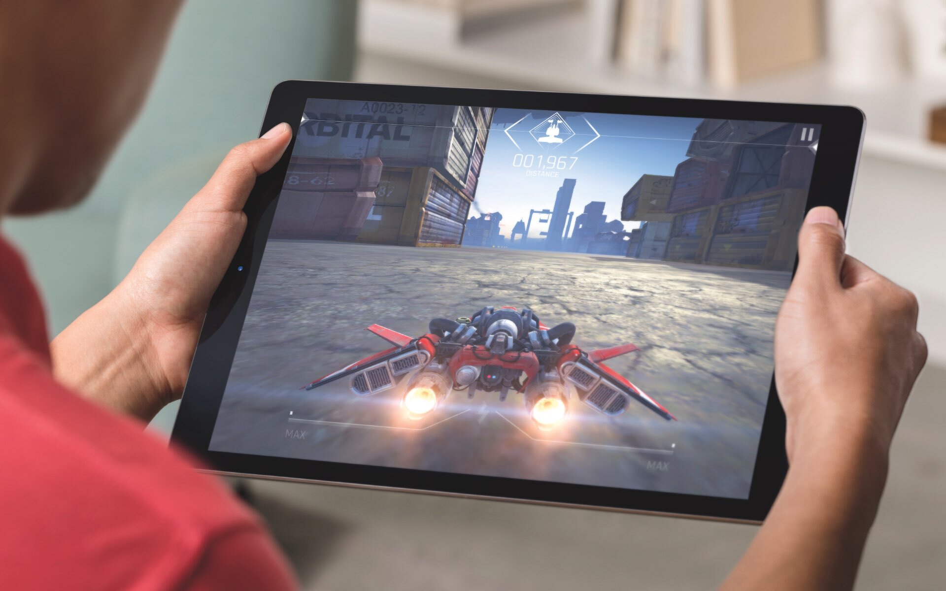 iPad Pro Lifestyle Gaming