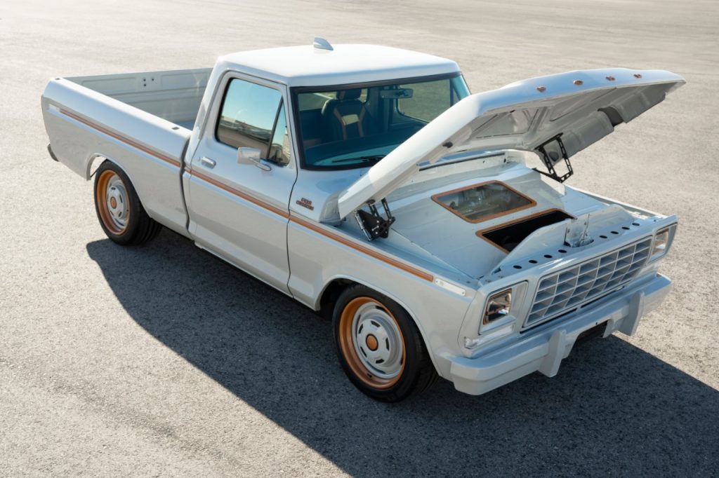 All-electric Ford F-100 Eluminator concept truck_05