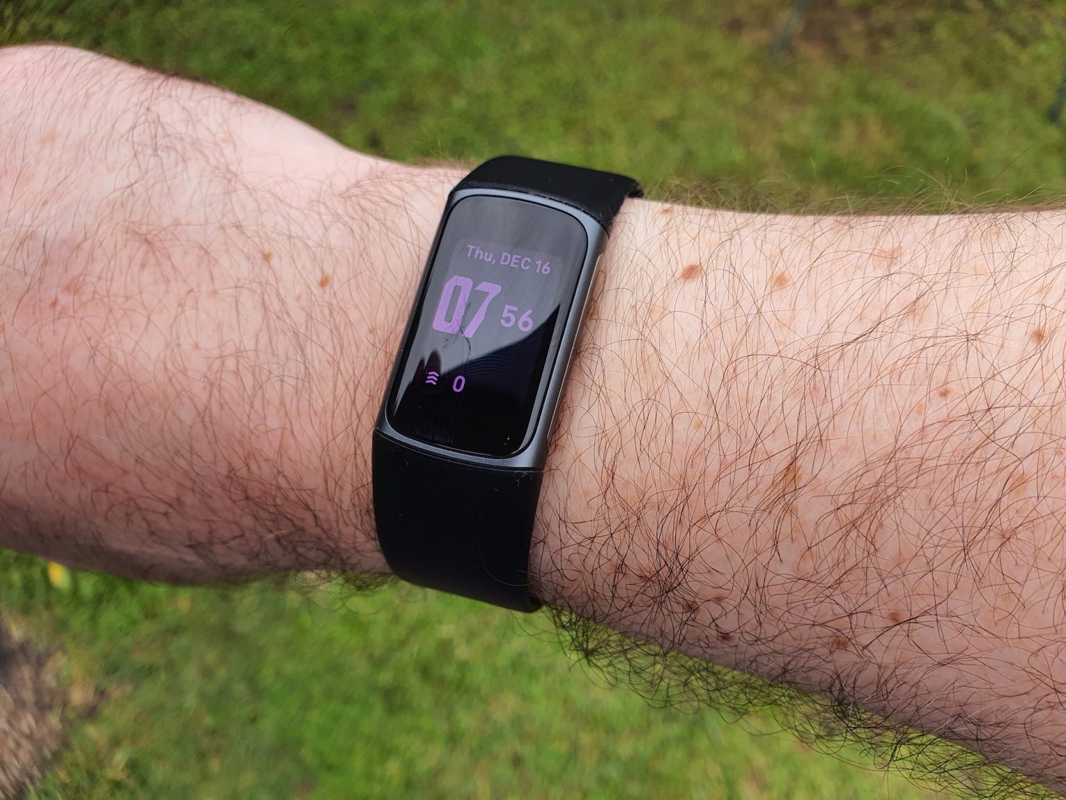 Fitbit Charge 5 main