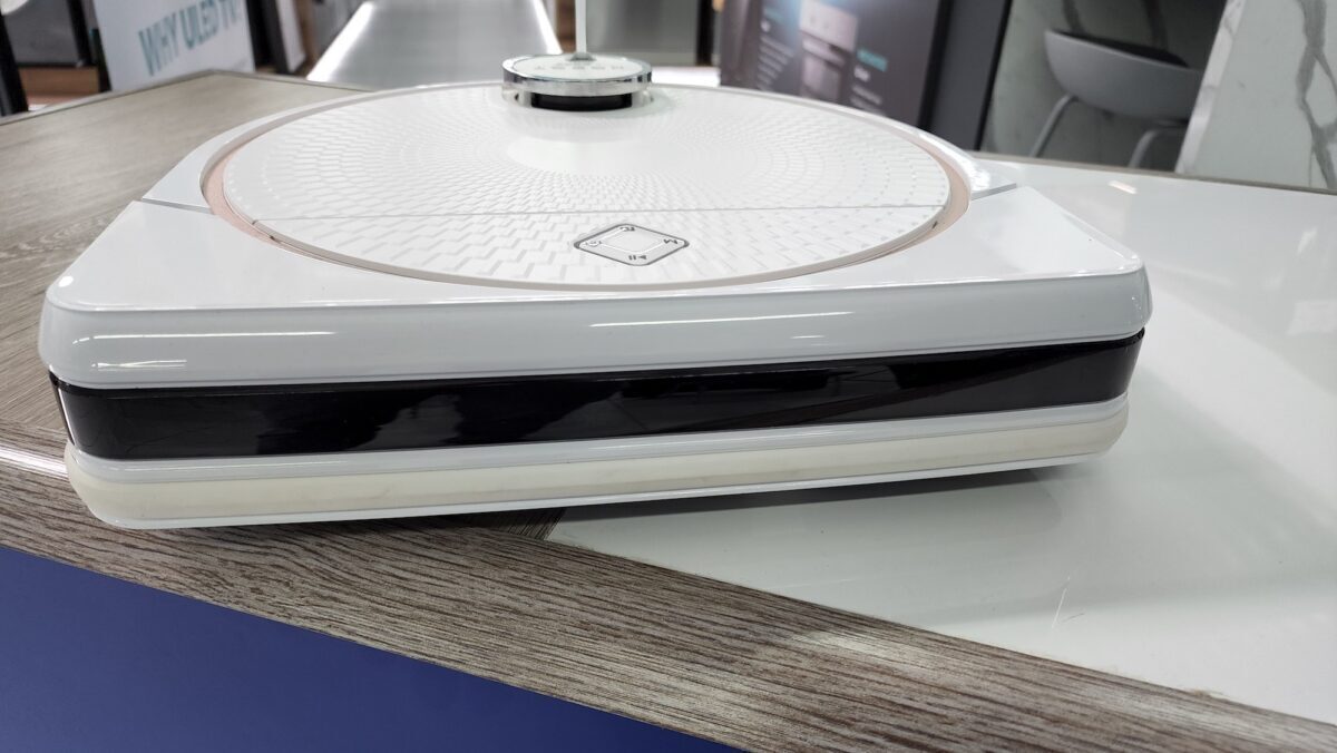 Solenco Launches The Hobot LegeeD7 Robot Vacuum Cleaner In South