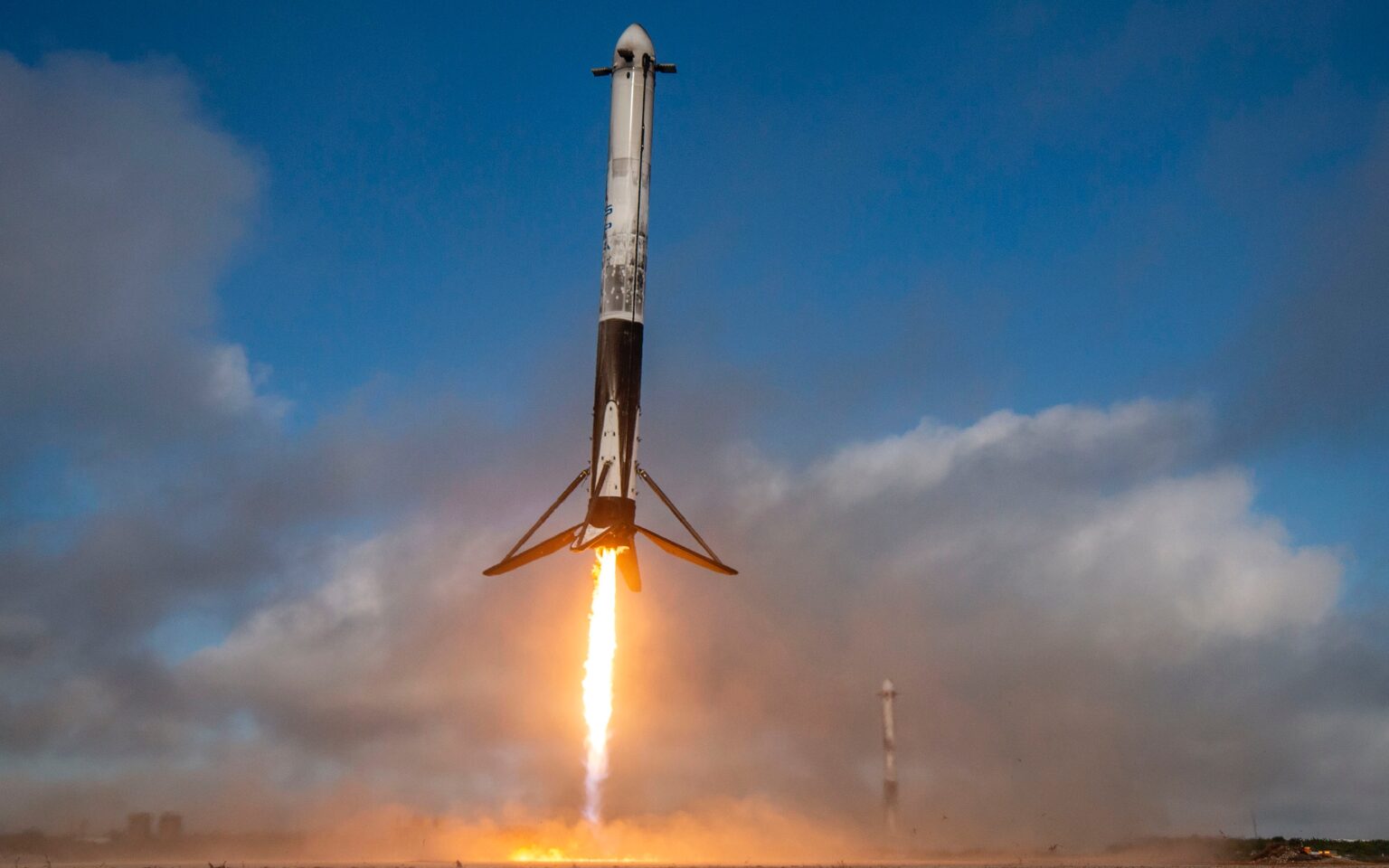 Space X Falcon Heavy launches