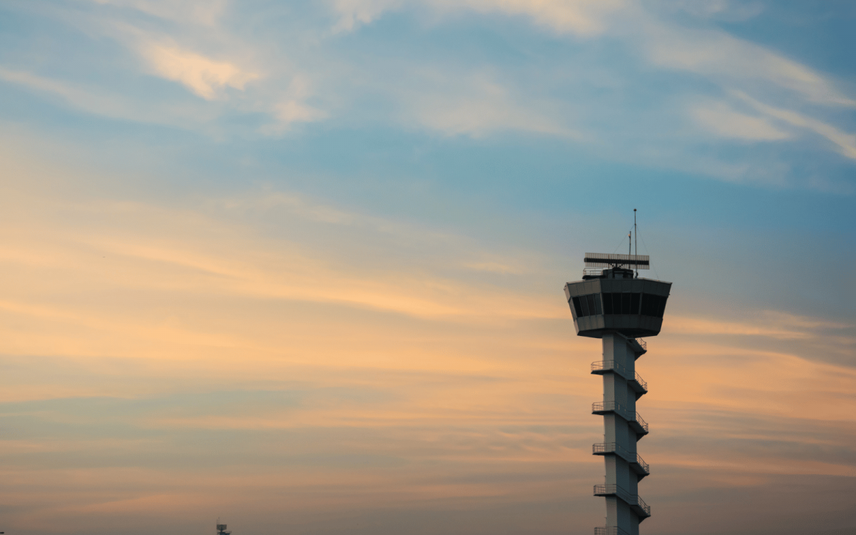 Air traffic control is becoming more automated. Is regulation keeping ...