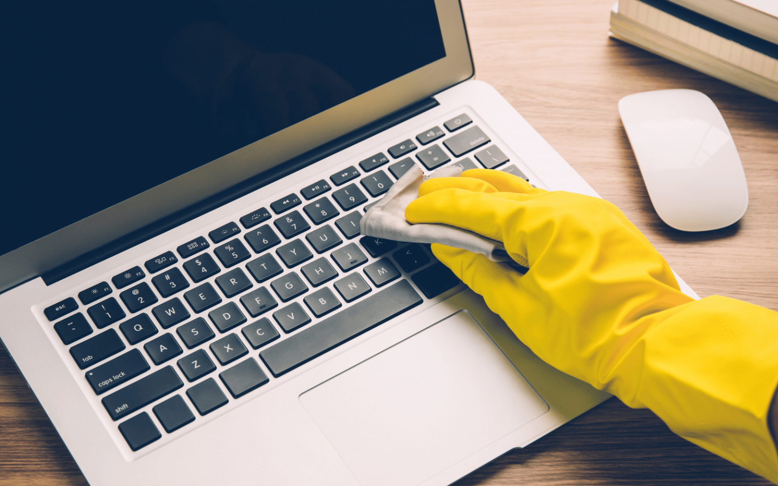 Keeping your laptop clean (header)