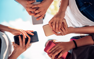 Kids on social media more than two hours a day at higher risk of mental illness Kids phones (privacy), social media use
