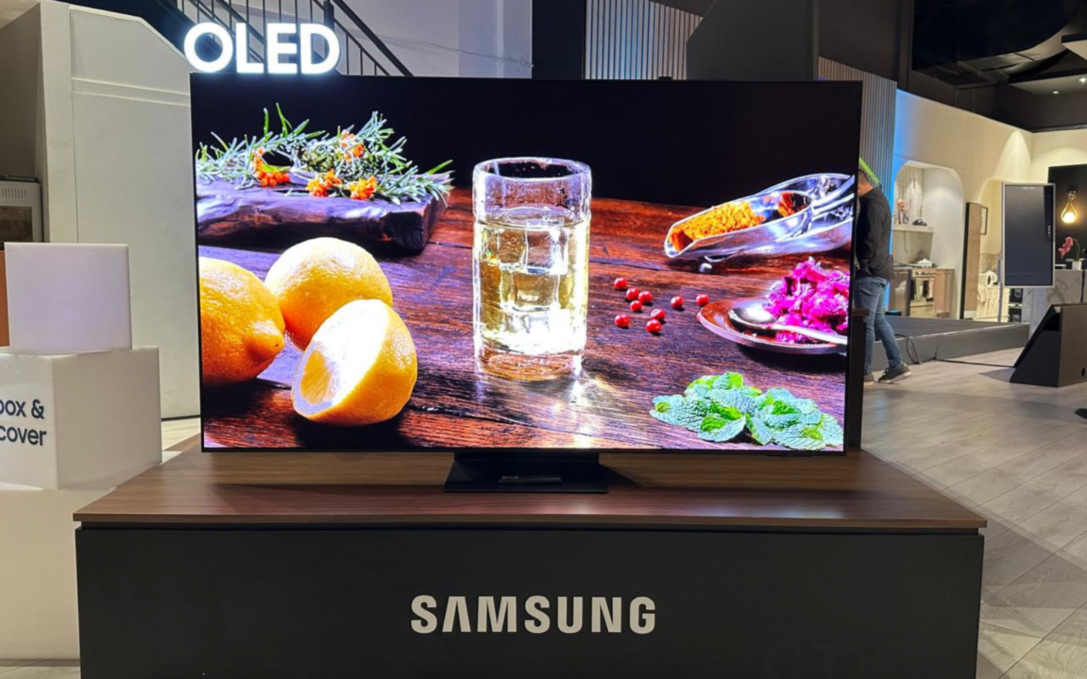 Hide your wallets, Samsung South Africa just unveiled its 2024 TV lineup Samsung Unbox & Discover event header