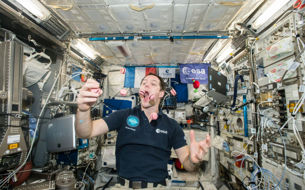 Astronauts eating in space (NASA)