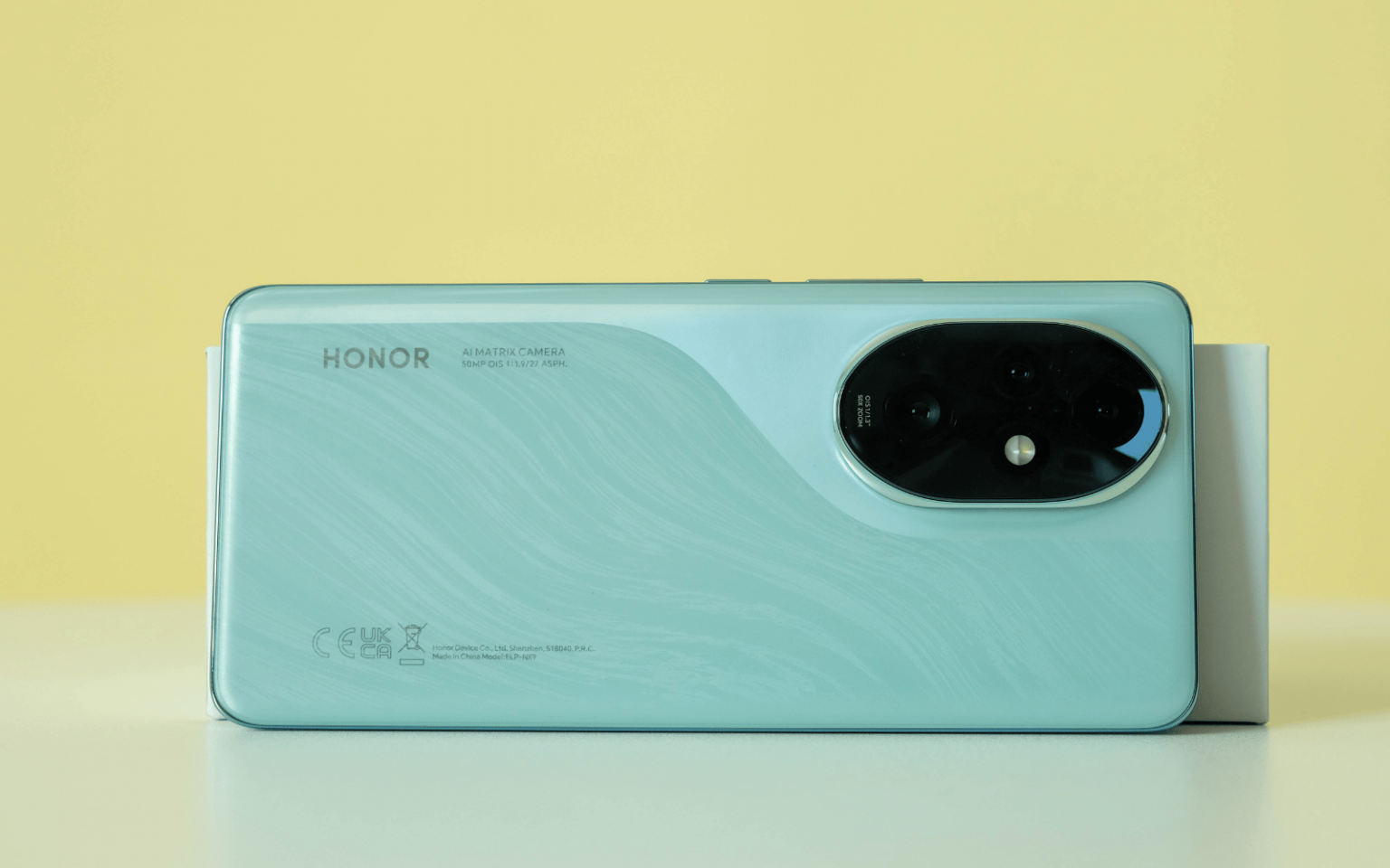 Honor 200 Pro in Ocean Cyan