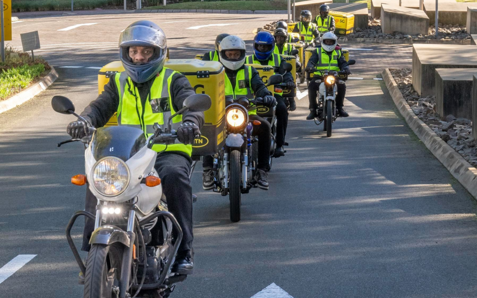 MTN’s new Shesh@ motorcycle fleet is all about bringing the internet to you MTN Shesh@ delivery service Header