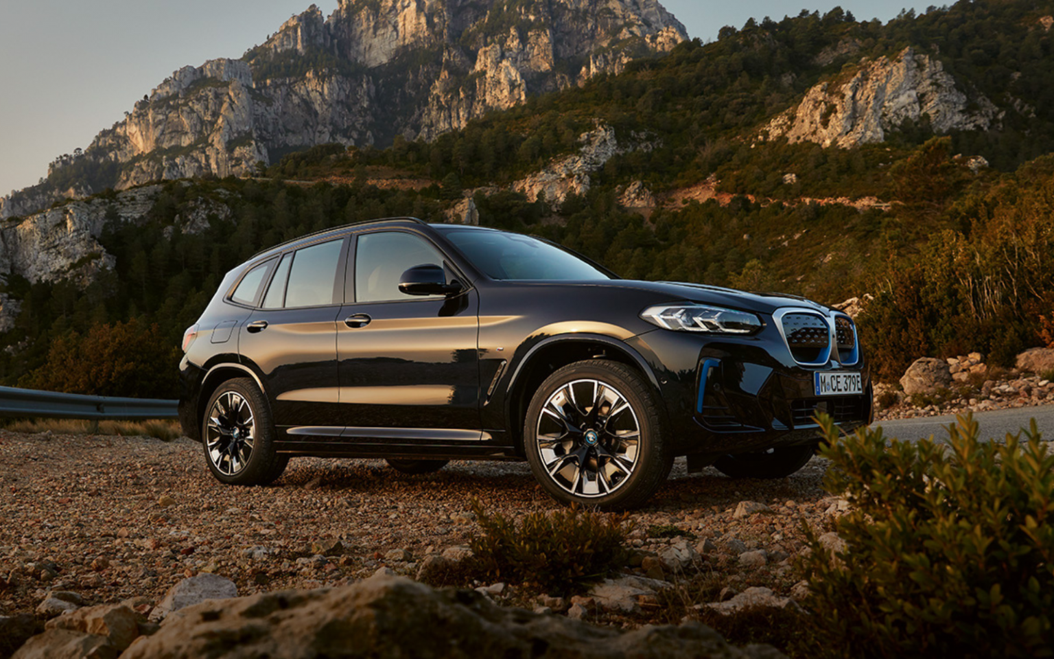 BMW iX3 SUV header