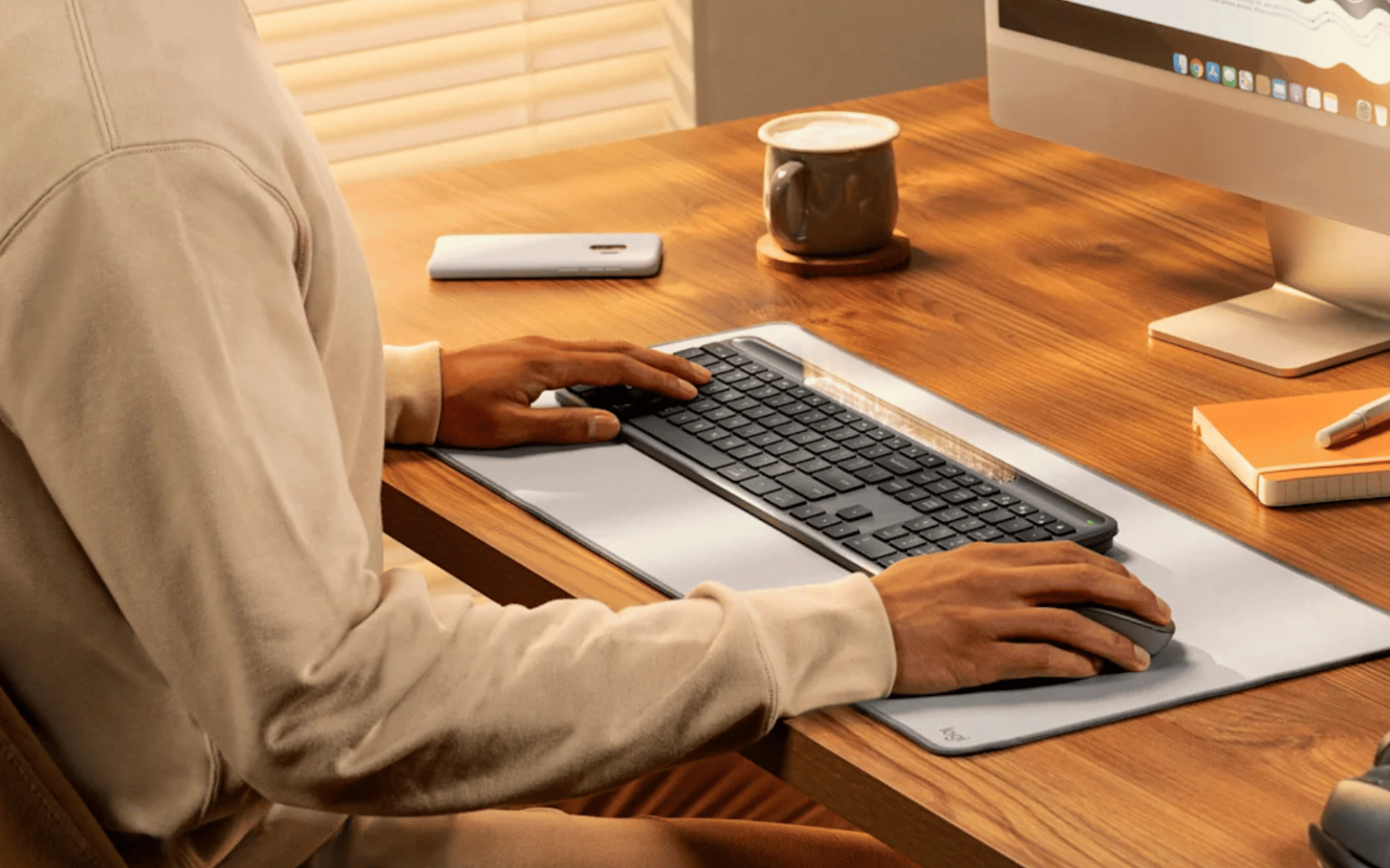 Logitech Signature Slim Solar+