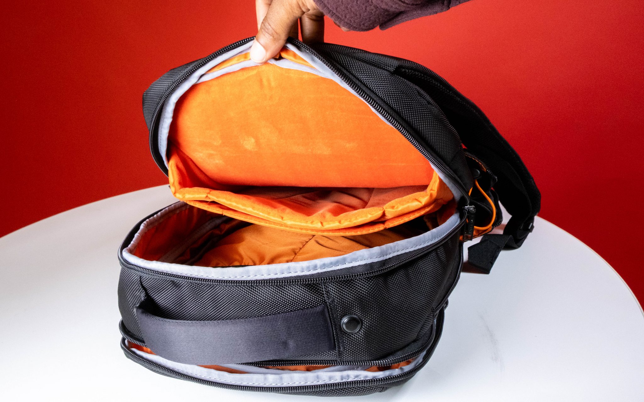 Everki Studio Eco 15in backpack review - Expansion and contraction ...