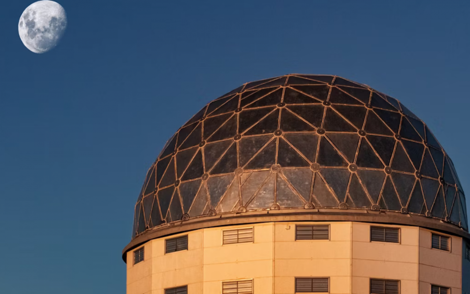 South Africa’s flagship telescope at 20: an eye on the sky and on the community Southern African Large Telescope header