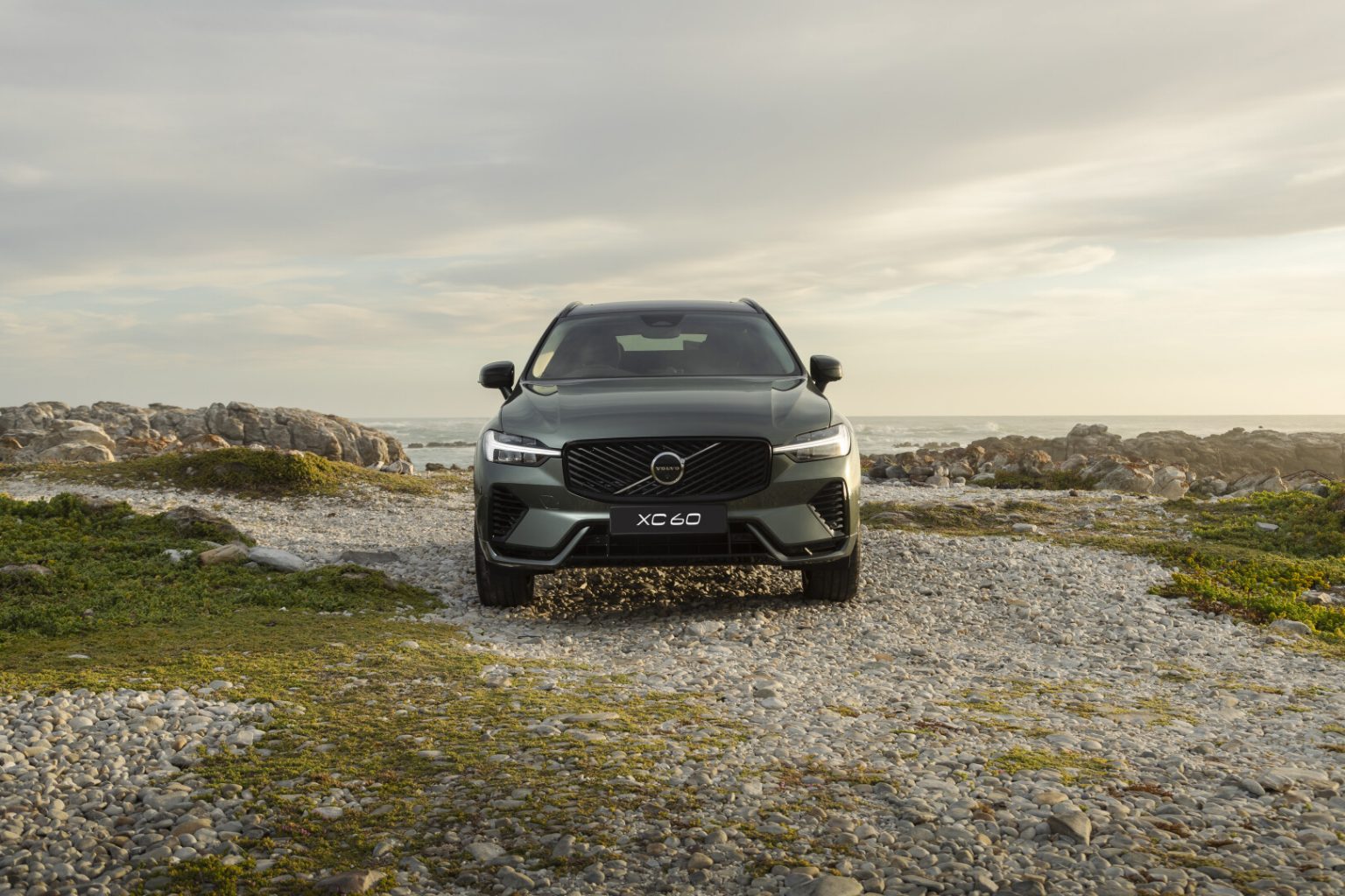 Volvo’s new XC60 drives into SA’s showrooms, but you’ll need a million bucks to play with one Volvo XC60 Main