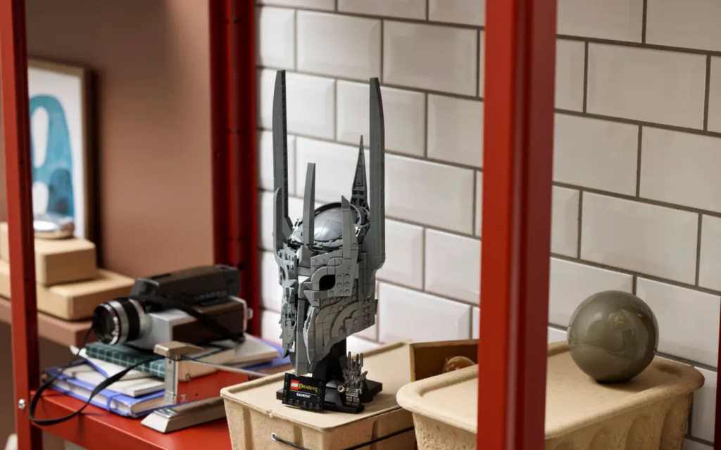 538 bricks to rule them all: Lego brings Sauron’s helmet to life Lego Sauron Helmet header