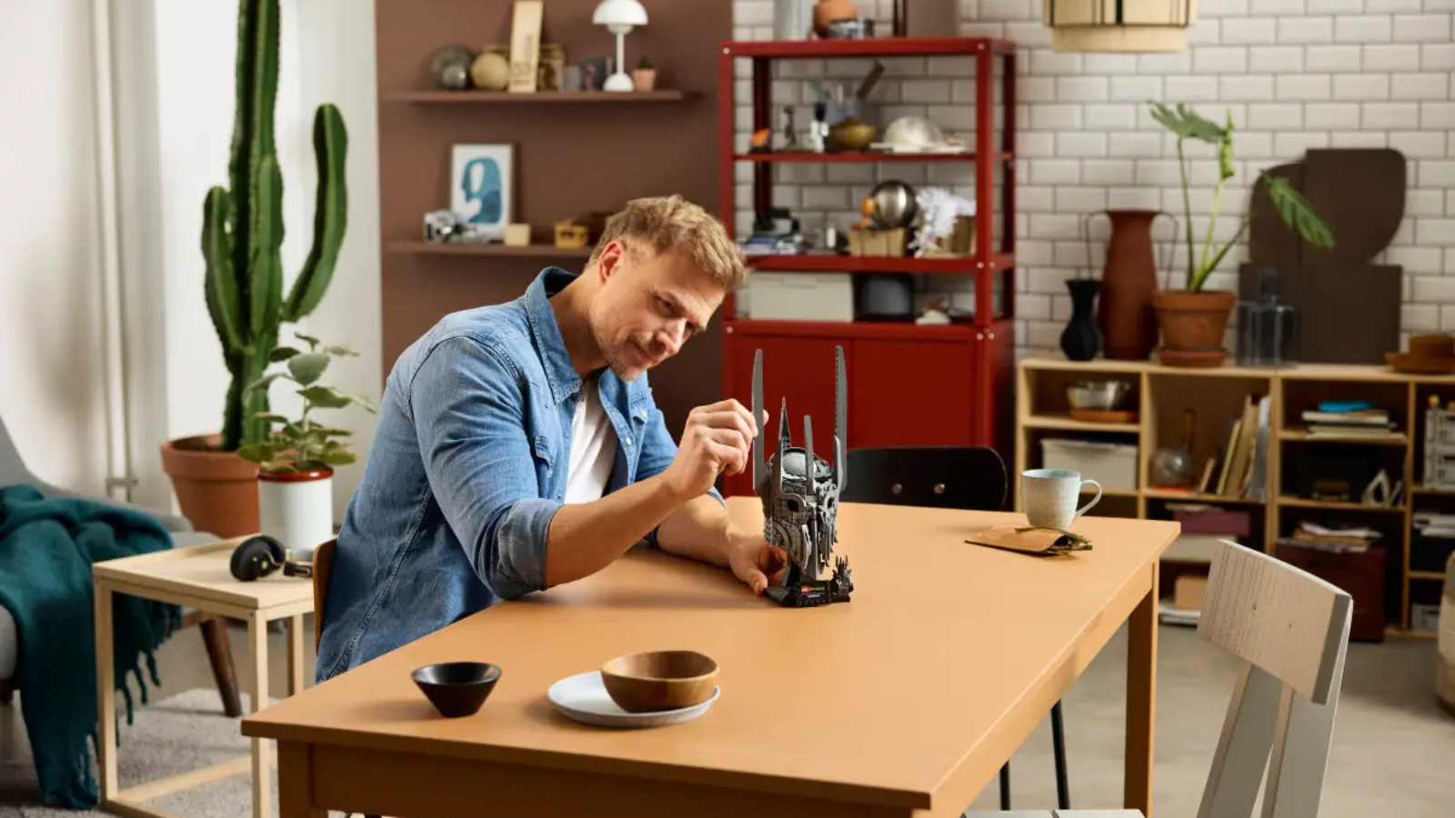 Lego Sauron Helmet intext