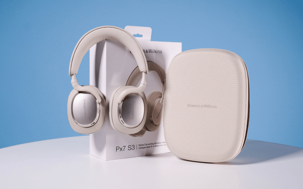 Bowers & Wilkins Px7 S3 alongside the case