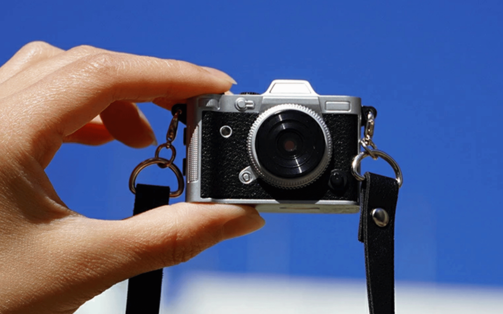 The Haru Mini Retro is a 69-gram 20MP (super) compact camera Haru Mini Retro Camera