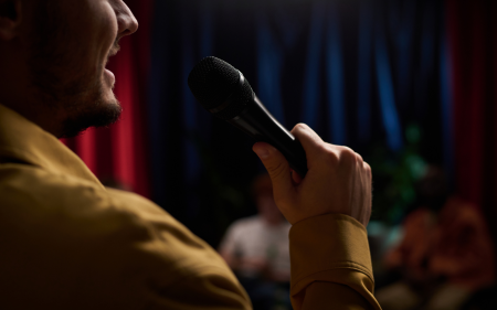 Man giving speech (AI) header