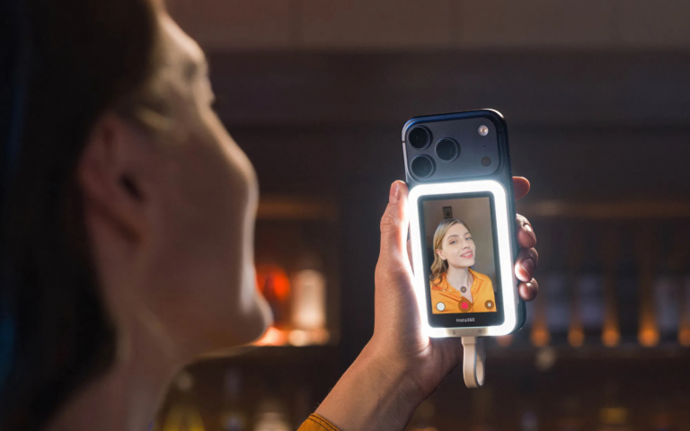 Insta360 releases the Snap, because what your phone really needs is another screen Insta360 releases the Snap, because what your phone really needs is another screen