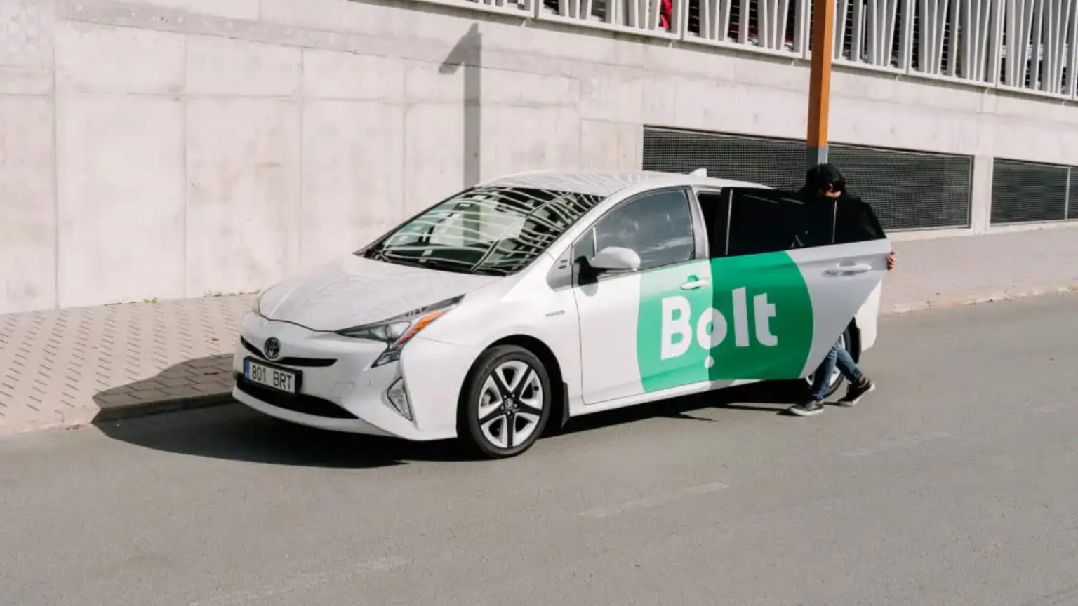 Light Start: Siri’s beta blues accrue, Bolt gets an electric crew, YouTube hunts AI faces anew, and a new NBA Jam debut Bolt car intext (LS: Siri)