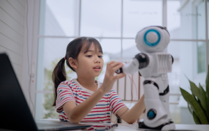 ‘Alexa, tell me a joke’: how talking to AI impacts young children’s development Child with robot (AI) header