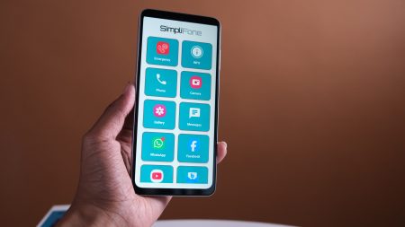 SimpliFone Ultra review – Making Android accessible SimpliFone Ultra main