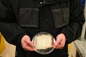 Researchers made a jacket that condenses almost a litre of water from the air per day UT Water Jacket