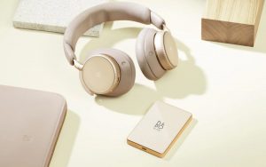 Bang & Olufsen’s latest device is rather surprising Bang & Olufsen H100 headphones + power bank