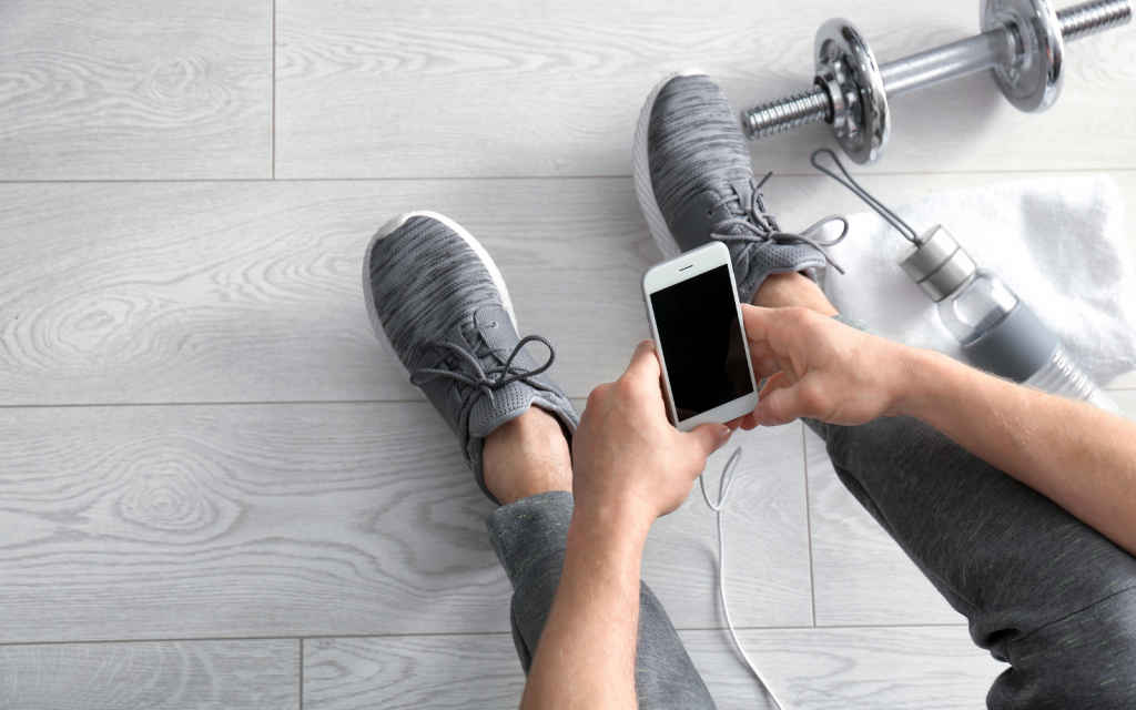AI can be a personal trainer in your pocket – but is it safe? Gym phone (AI) header