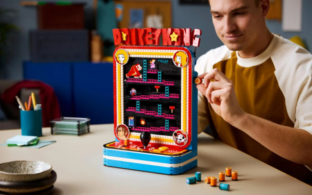 Yup, that’s a working Lego Donkey Kong arcade machine Lego Donkey Kong Arcade header