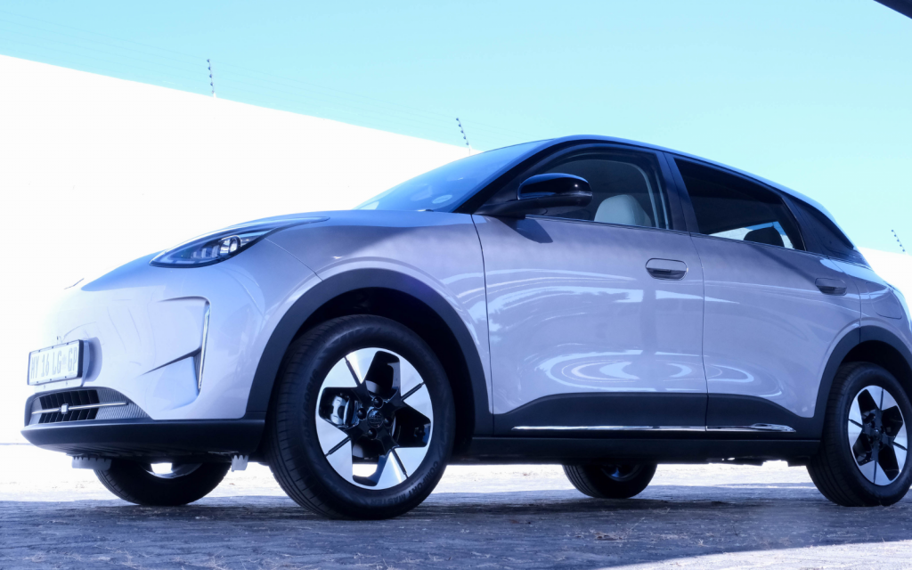 Geely E2 Apex review header