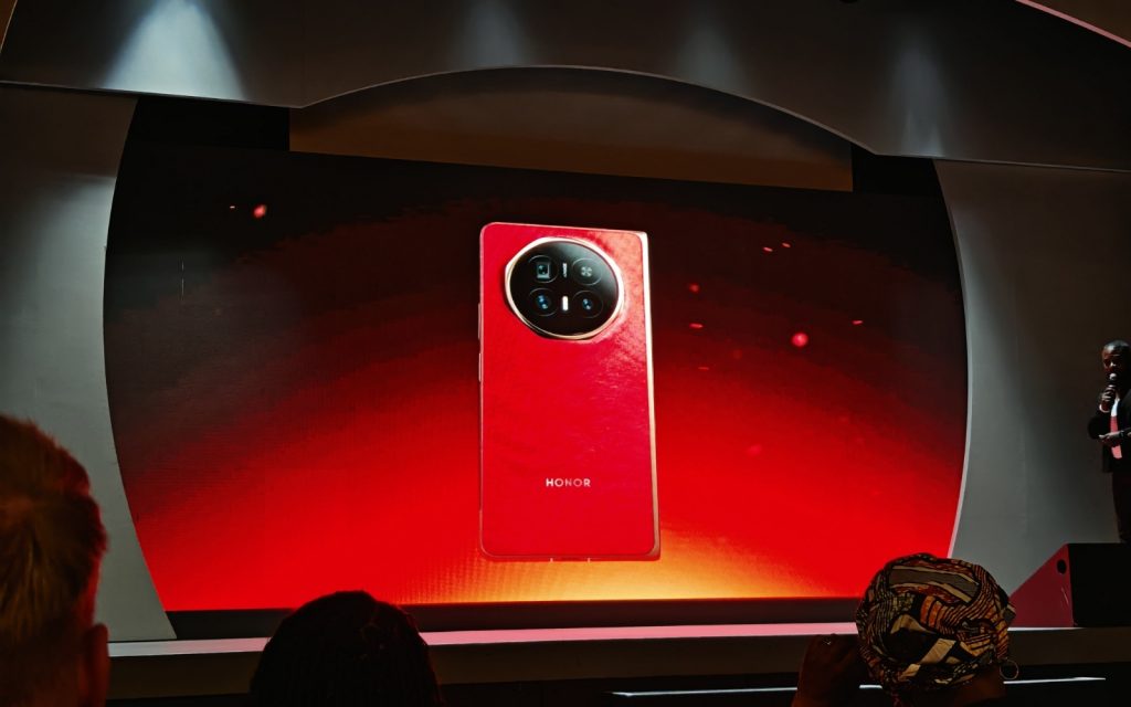 Honor’s Magic V6 unfolds in South Africa for R40,000 Honor Magic V6