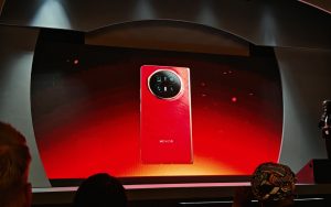 Honor’s Magic V6 unfolds in South Africa for R40,000 Honor Magic V6