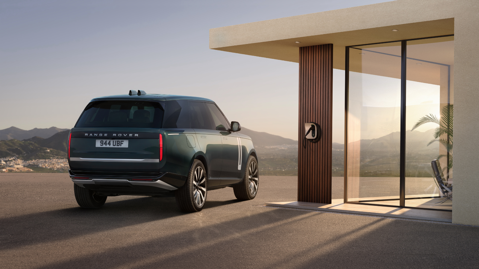 Range Rover Electric intext 2