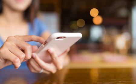 Texting social media (AI) header