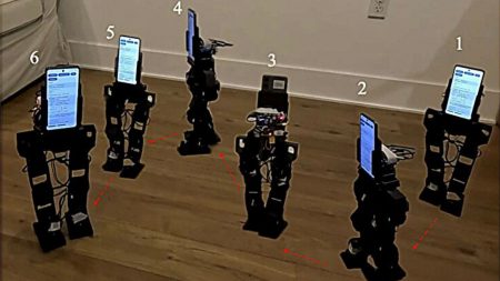 PhoneBot will give your smartphone legs for just R6,600 PhoneBot Main
